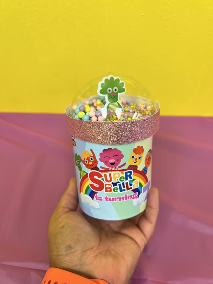 PARTY FAVORS- Potato Chip Can Kids Birthday Party Favors / Custom Picture Favors For Kids / ANY THEME Personalized Favors / Can Shaker Sparkling Favor